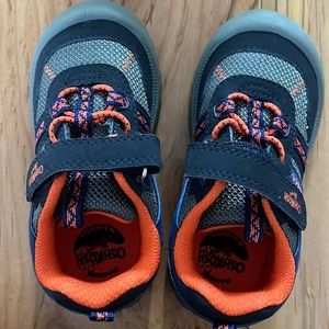 OshKosh toddler shoes, size 8
